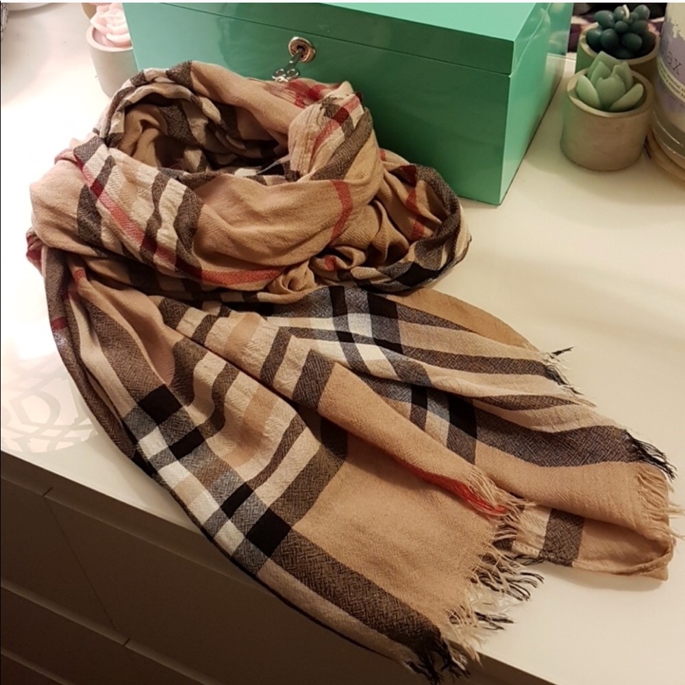 Nova checked scarf